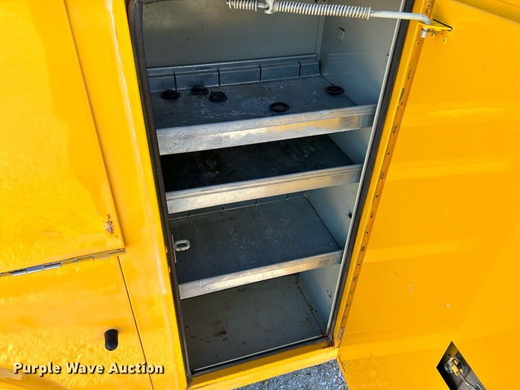 image for item NR9372 2005 Chevrolet 3500 Express  utility van