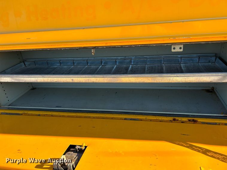 image for item NR9372 2005 Chevrolet 3500 Express  utility van