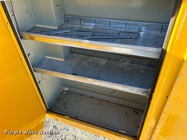 image for item NR9372 2005 Chevrolet 3500 Express  utility van