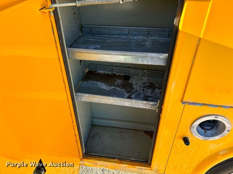 image for item NR9372 2005 Chevrolet 3500 Express  utility van