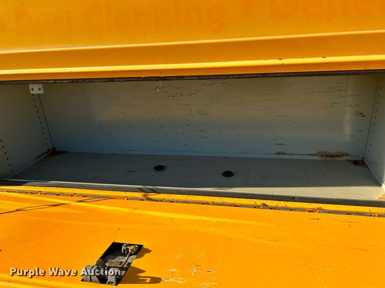 image for item NR9372 2005 Chevrolet 3500 Express  utility van