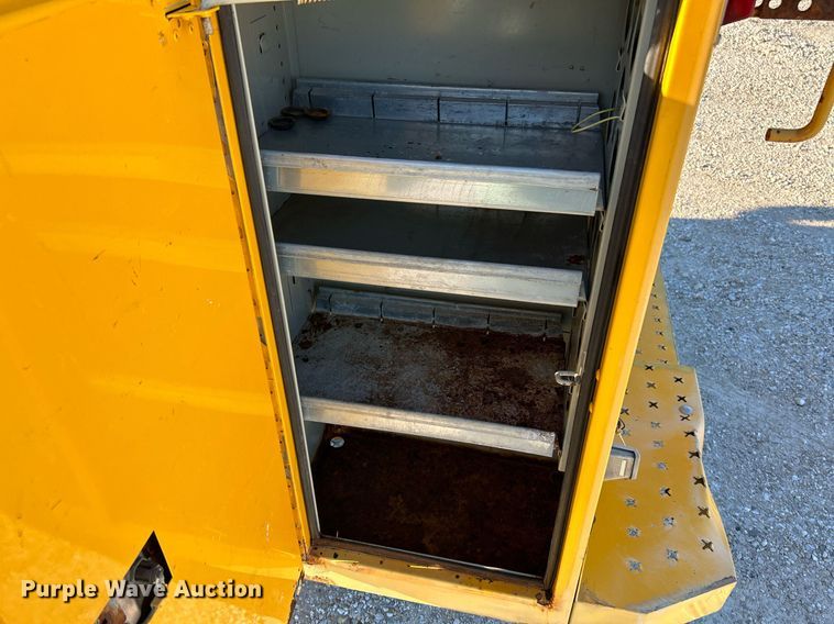 image for item NR9372 2005 Chevrolet 3500 Express  utility van