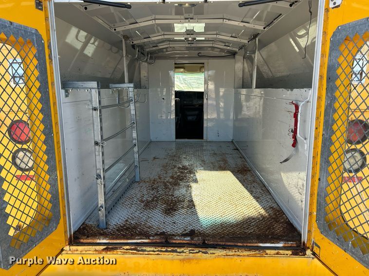 image for item NR9372 2005 Chevrolet 3500 Express  utility van