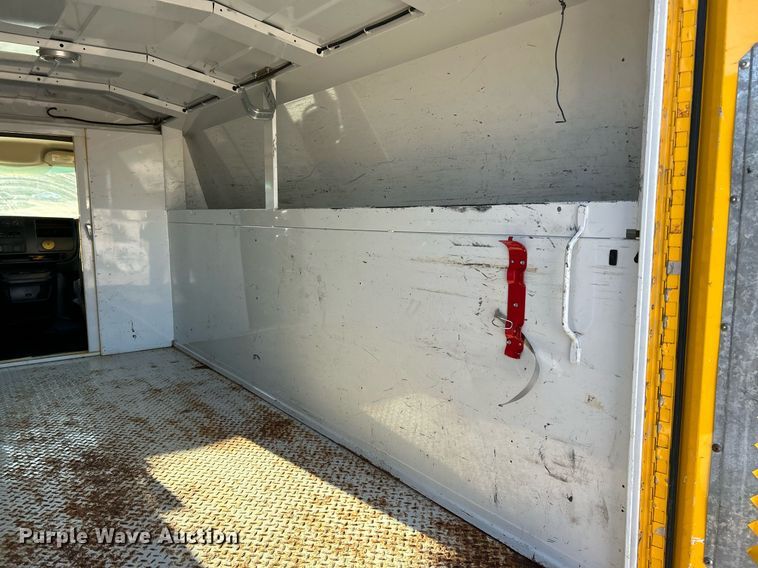 image for item NR9372 2005 Chevrolet 3500 Express  utility van