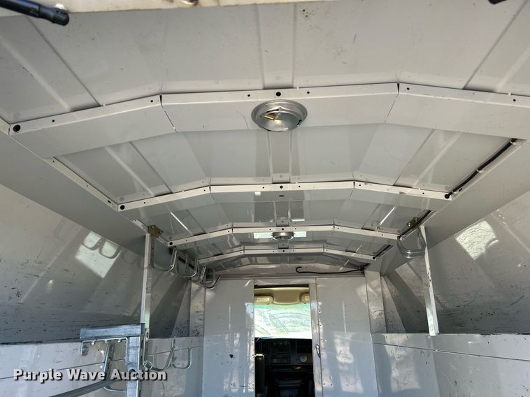 image for item NR9372 2005 Chevrolet 3500 Express  utility van