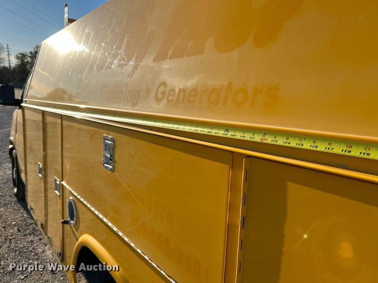 image for item NR9372 2005 Chevrolet 3500 Express  utility van