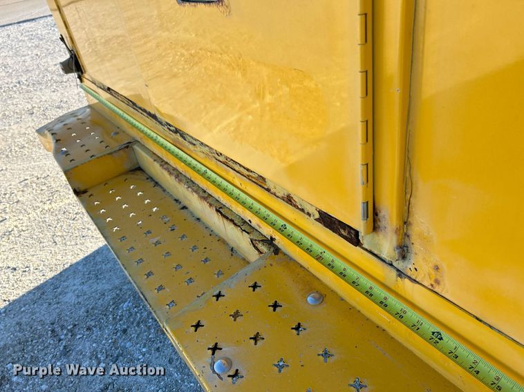 image for item NR9372 2005 Chevrolet 3500 Express  utility van