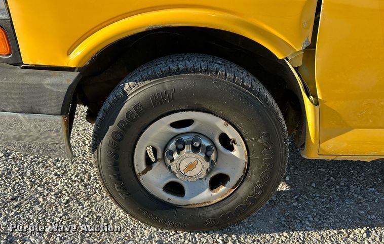 image for item NR9372 2005 Chevrolet 3500 Express  utility van