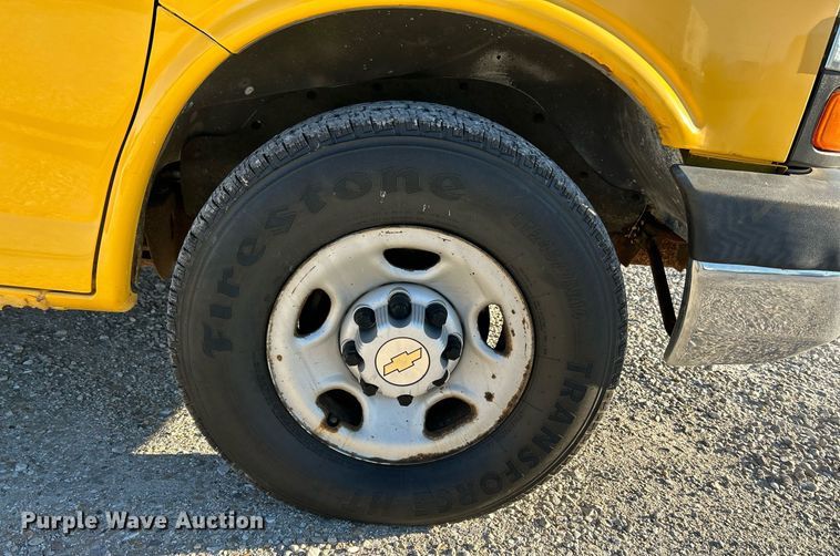 image for item NR9372 2005 Chevrolet 3500 Express  utility van