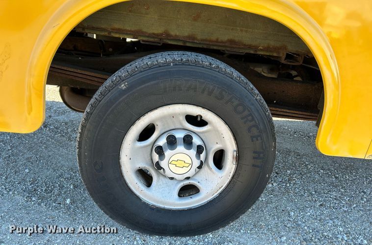 image for item NR9372 2005 Chevrolet 3500 Express  utility van