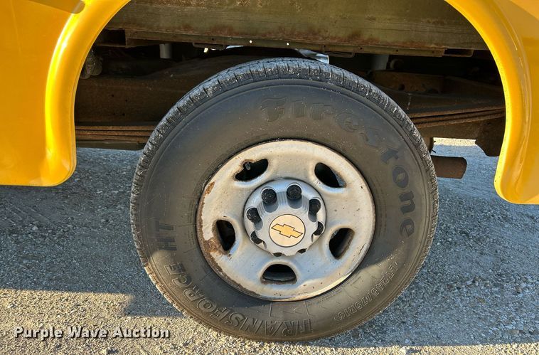 image for item NR9372 2005 Chevrolet 3500 Express  utility van