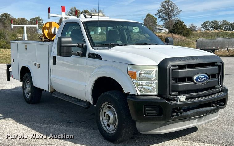 image for item NR9374 2011 Ford F250 Super Duty XL  utility bed pickup truck