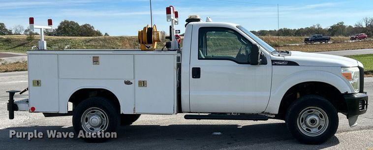 image for item NR9374 2011 Ford F250 Super Duty XL  utility bed pickup truck