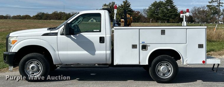 image for item NR9374 2011 Ford F250 Super Duty XL  utility bed pickup truck
