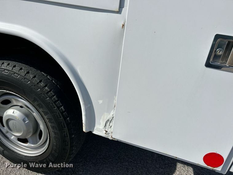 image for item NR9374 2011 Ford F250 Super Duty XL  utility bed pickup truck