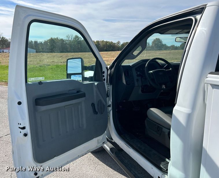 image for item NR9374 2011 Ford F250 Super Duty XL  utility bed pickup truck