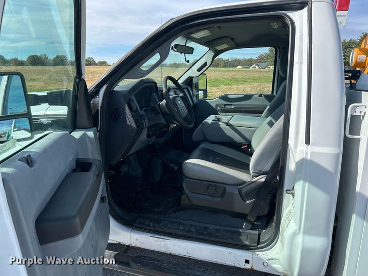 image for item NR9374 2011 Ford F250 Super Duty XL  utility bed pickup truck