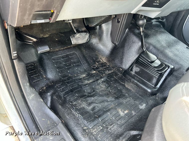 image for item NR9374 2011 Ford F250 Super Duty XL  utility bed pickup truck