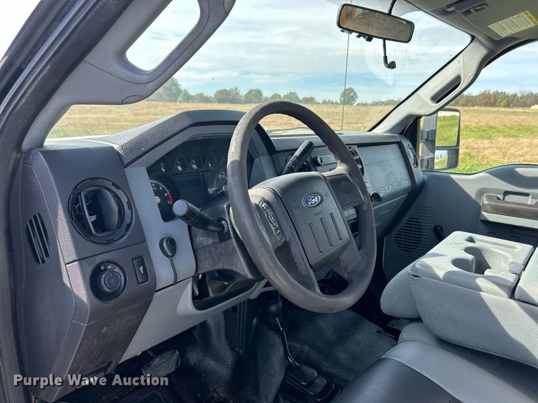 image for item NR9374 2011 Ford F250 Super Duty XL  utility bed pickup truck