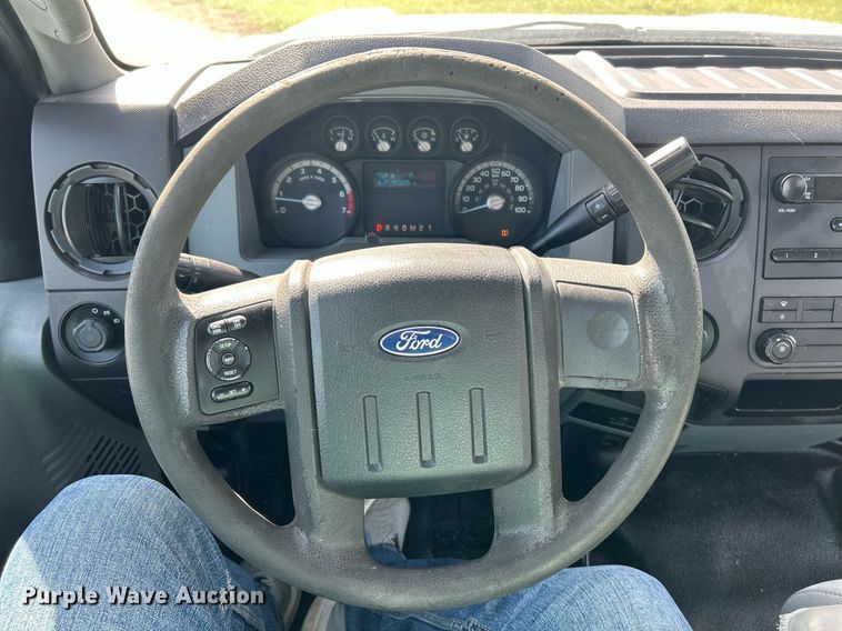 image for item NR9374 2011 Ford F250 Super Duty XL  utility bed pickup truck