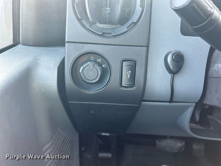 image for item NR9374 2011 Ford F250 Super Duty XL  utility bed pickup truck