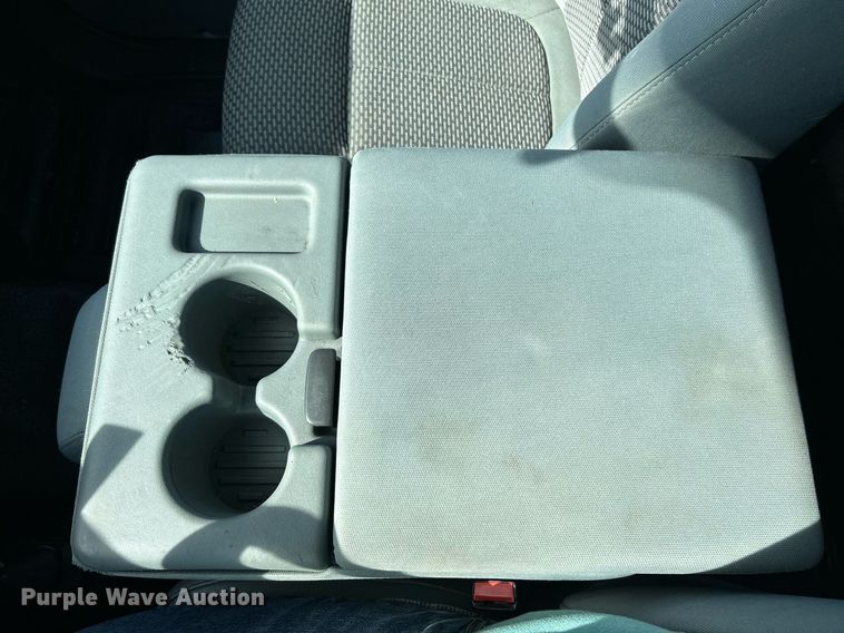 image for item NR9374 2011 Ford F250 Super Duty XL  utility bed pickup truck