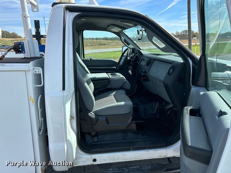 image for item NR9374 2011 Ford F250 Super Duty XL  utility bed pickup truck