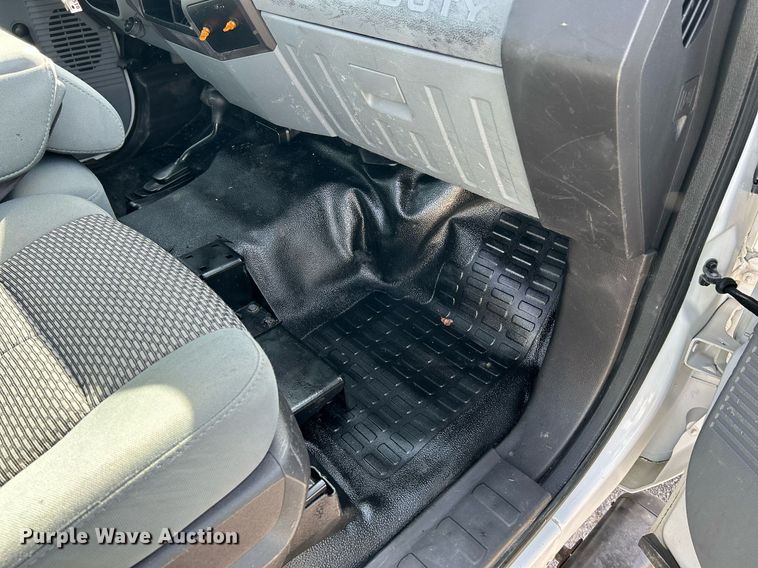 image for item NR9374 2011 Ford F250 Super Duty XL  utility bed pickup truck