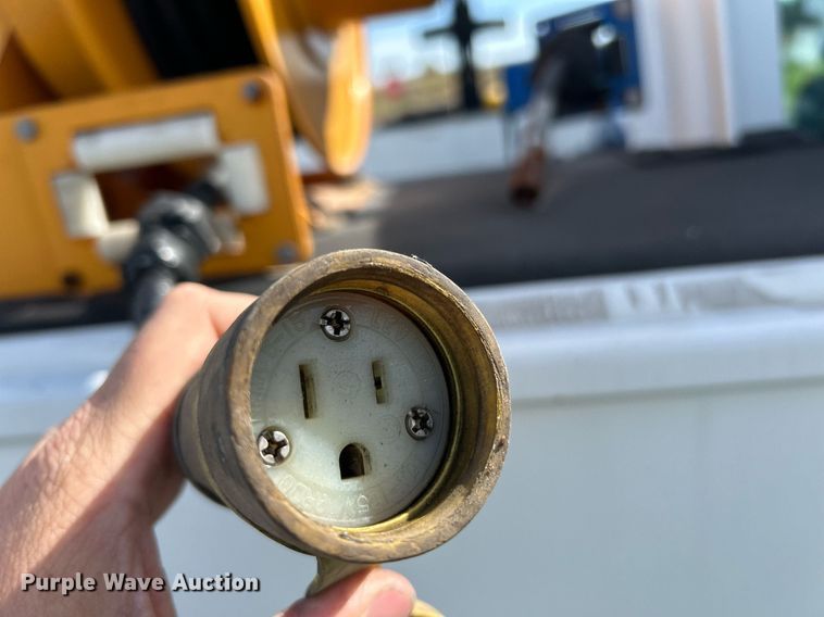 image for item NR9374 2011 Ford F250 Super Duty XL  utility bed pickup truck