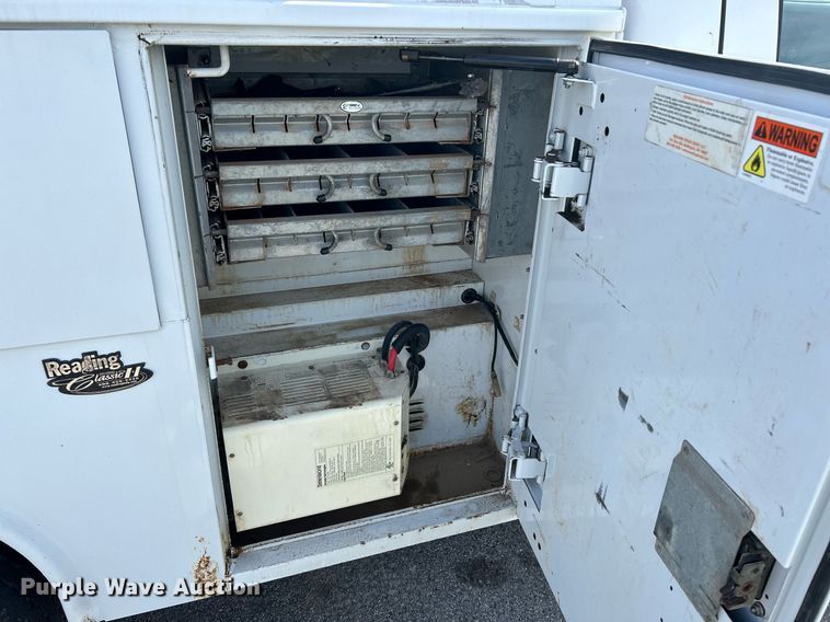 image for item NR9374 2011 Ford F250 Super Duty XL  utility bed pickup truck