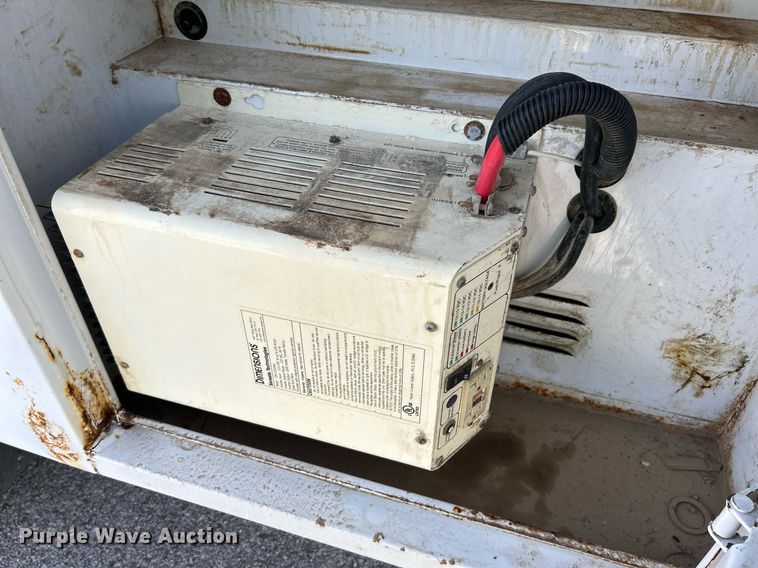 image for item NR9374 2011 Ford F250 Super Duty XL  utility bed pickup truck