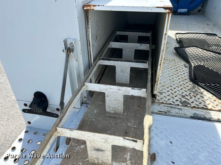 image for item NR9374 2011 Ford F250 Super Duty XL  utility bed pickup truck