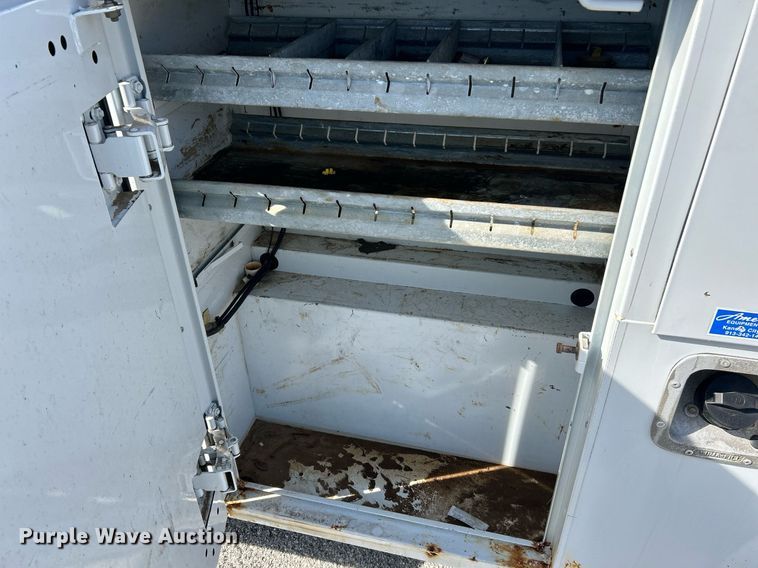 image for item NR9374 2011 Ford F250 Super Duty XL  utility bed pickup truck