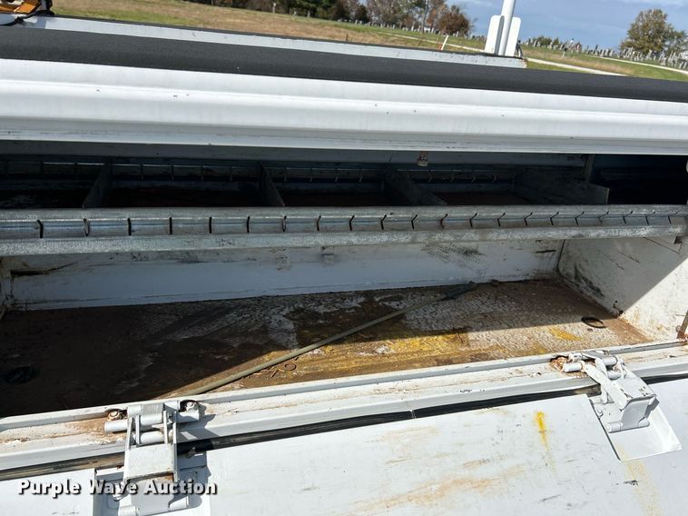 image for item NR9374 2011 Ford F250 Super Duty XL  utility bed pickup truck