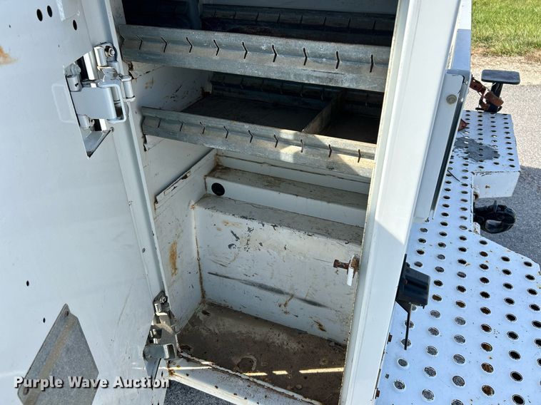 image for item NR9374 2011 Ford F250 Super Duty XL  utility bed pickup truck