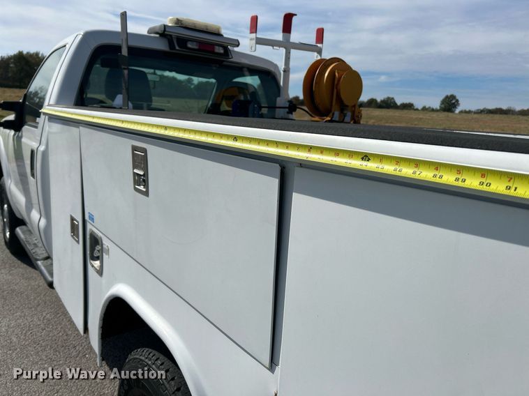 image for item NR9374 2011 Ford F250 Super Duty XL  utility bed pickup truck