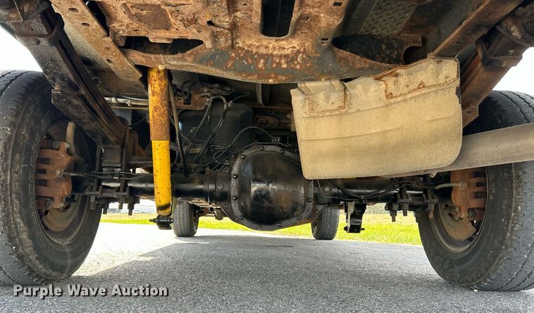 image for item NR9374 2011 Ford F250 Super Duty XL  utility bed pickup truck