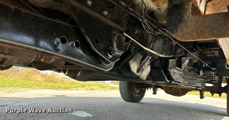 image for item NR9374 2011 Ford F250 Super Duty XL  utility bed pickup truck