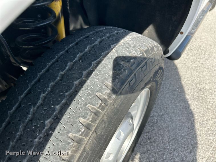 image for item NR9374 2011 Ford F250 Super Duty XL  utility bed pickup truck