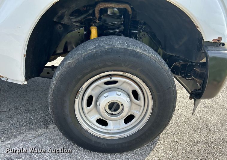 image for item NR9374 2011 Ford F250 Super Duty XL  utility bed pickup truck