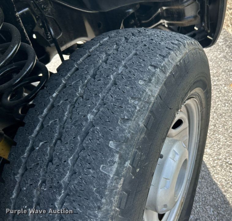 image for item NR9374 2011 Ford F250 Super Duty XL  utility bed pickup truck