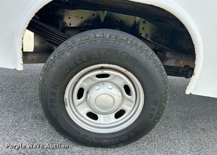 image for item NR9374 2011 Ford F250 Super Duty XL  utility bed pickup truck