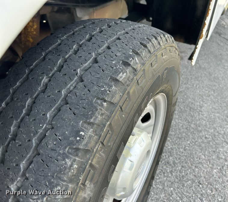 image for item NR9374 2011 Ford F250 Super Duty XL  utility bed pickup truck