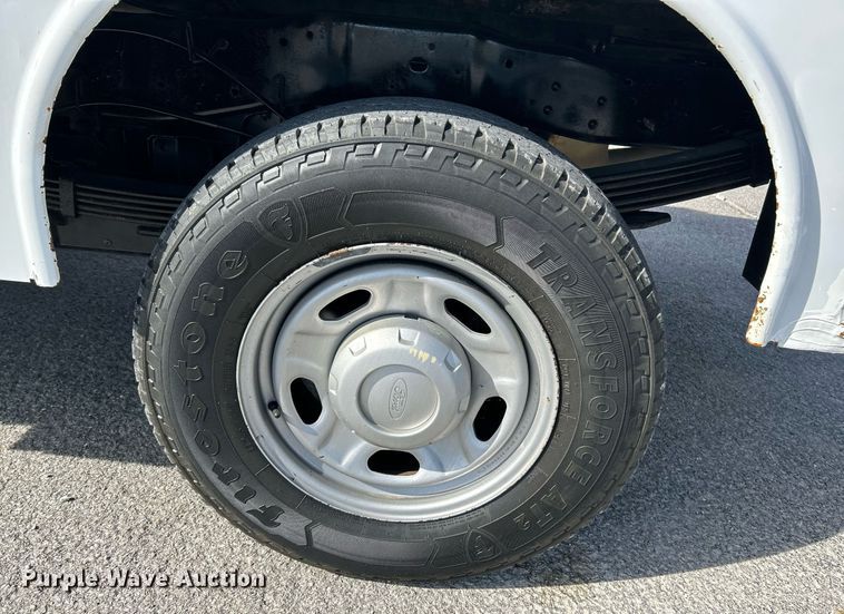 image for item NR9374 2011 Ford F250 Super Duty XL  utility bed pickup truck