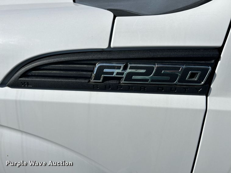 image for item NR9374 2011 Ford F250 Super Duty XL  utility bed pickup truck