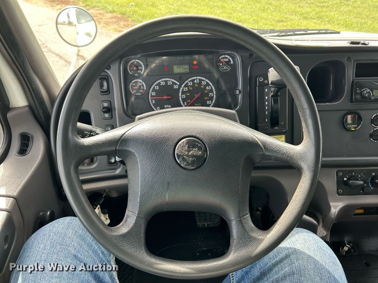 image for item NR9375 2014 Freightliner M2  box truck