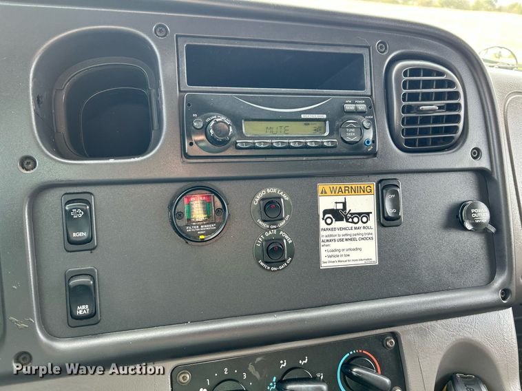 image for item NR9375 2014 Freightliner M2  box truck