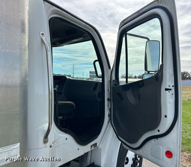 image for item NR9375 2014 Freightliner M2  box truck