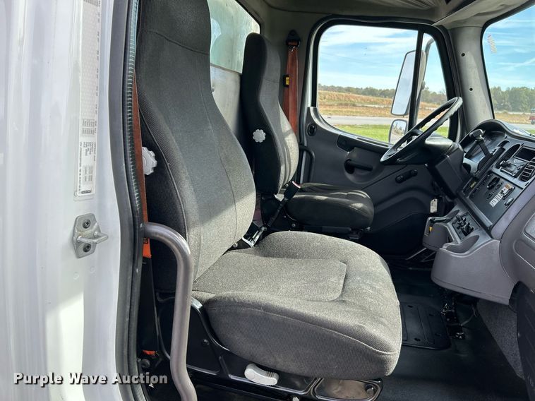 image for item NR9375 2014 Freightliner M2  box truck