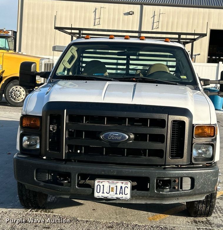 image for item NR9388 2008 Ford F350 Super Duty XL  flatbed pickup truck